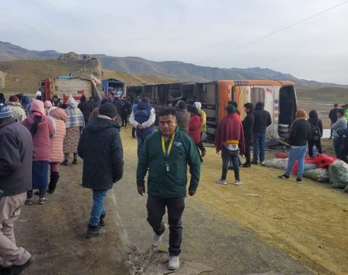 Puno Tres Muertos Y Heridos Deja Choque De Bus Y Cami N En La V A