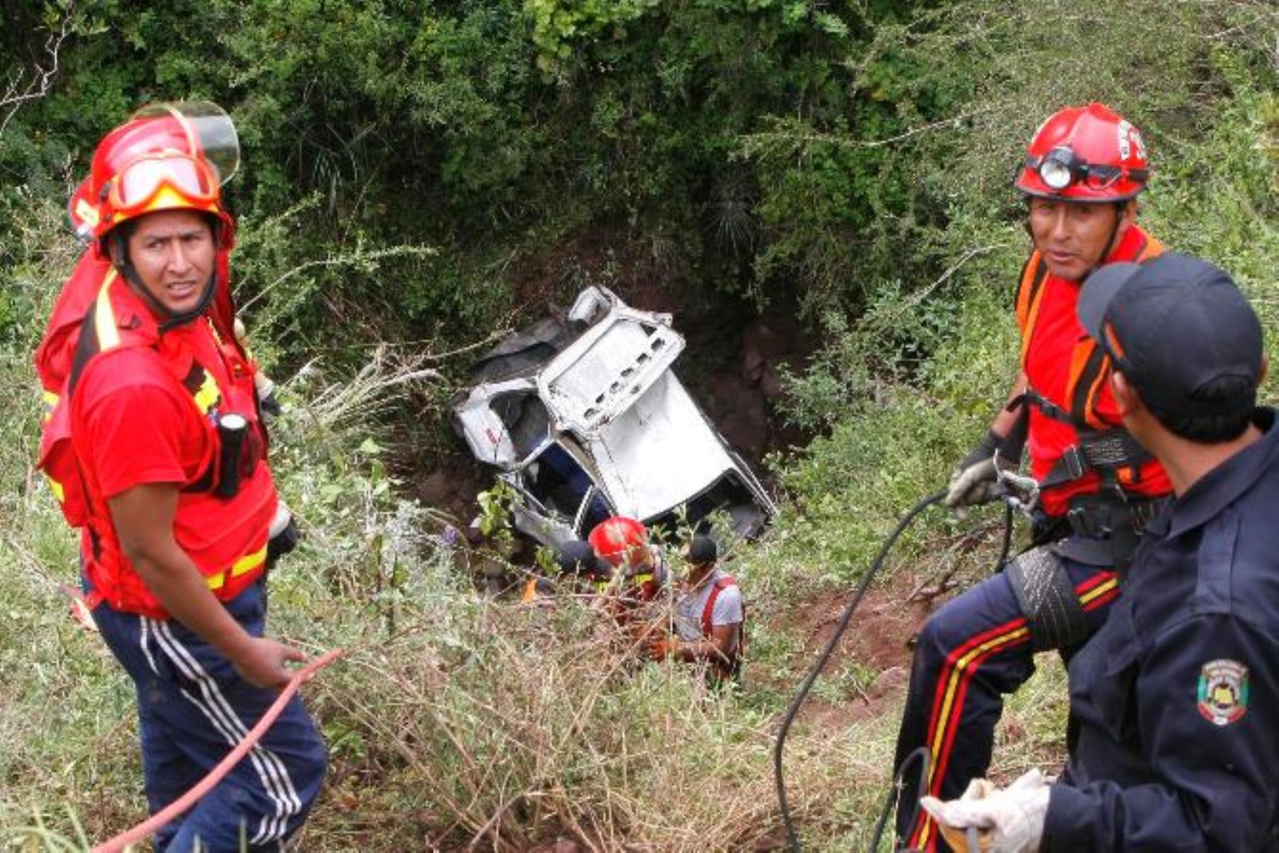 Despiste Y Vuelco De Combi En Cusco Deja Un Muerto Y Cinco Heridos