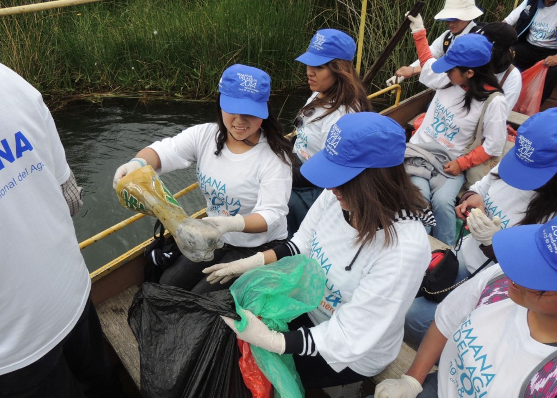 Recolectan cerca de media tonelada de basura de laguna de Ñahuinpuquio