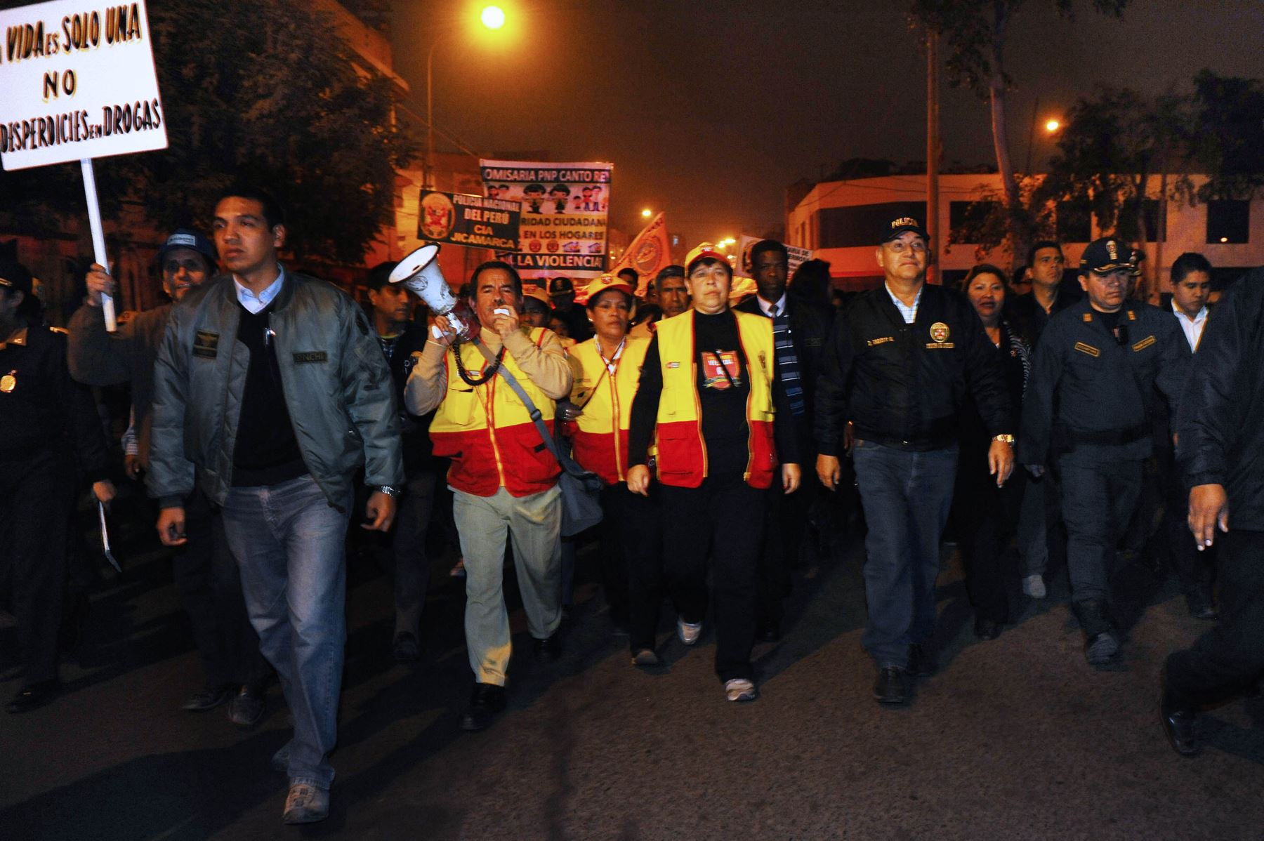 Ministro Del Interior Y Juntas Vecinales Participaron En Ronda De