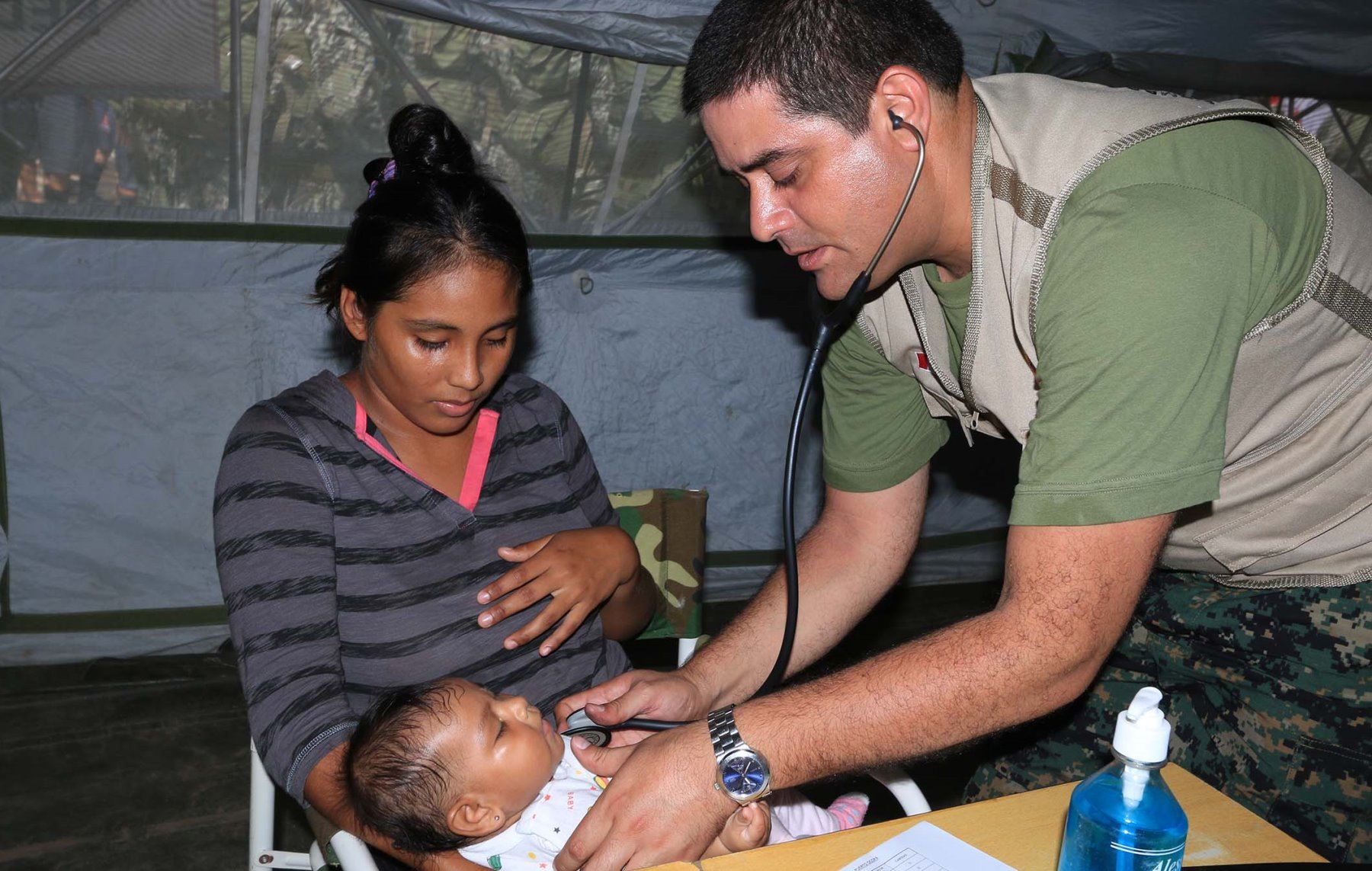 Fuerzas Armadas Brindan Ayuda Social A Escolares De Puerto Ocopa