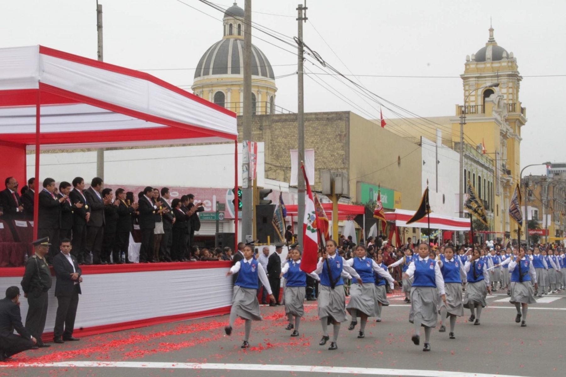 Cerca De Delegaciones Participaron En Pasacalle Y Desfile Patrio En