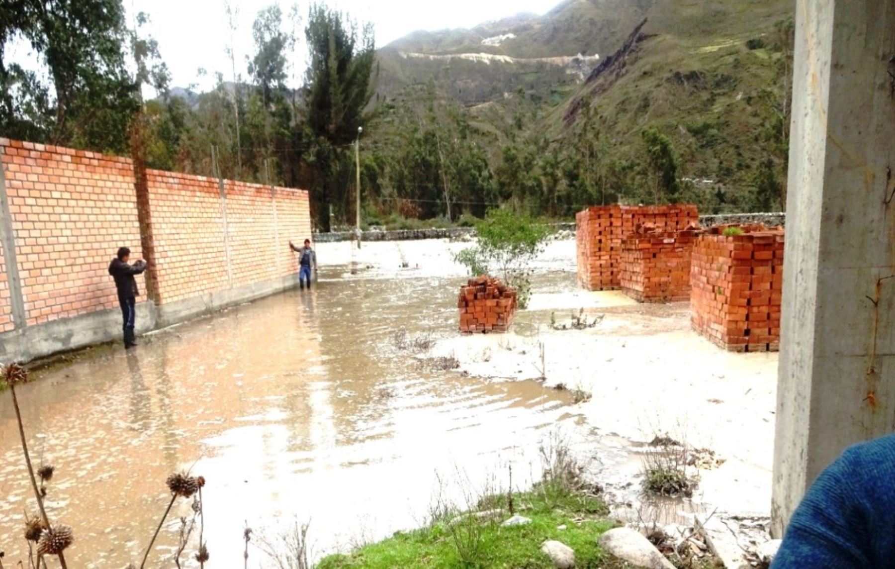 Se Desborda R O En Pasco E Inunda Sembr Os En Distrito De Paucartambo