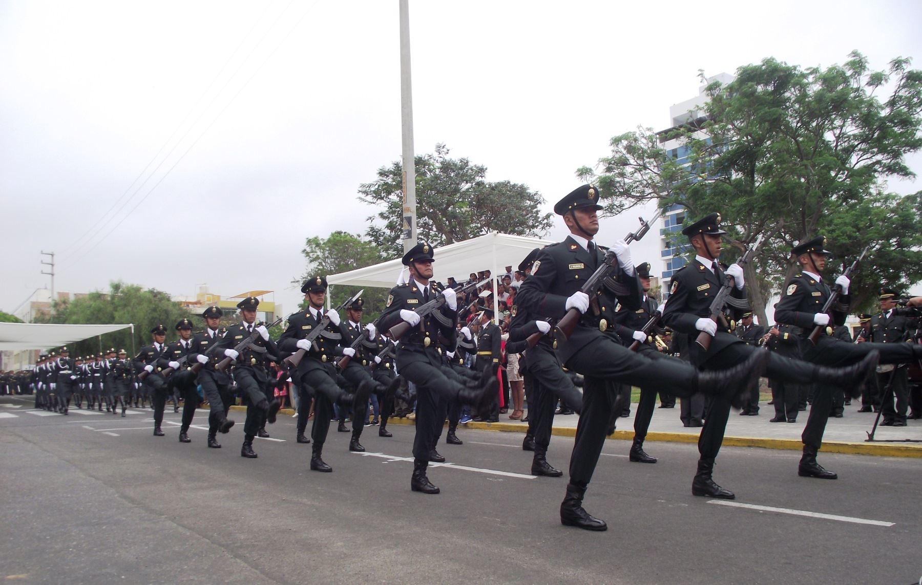 Se Grad An Suboficiales Pnp Y Ascienden Oficiales Y