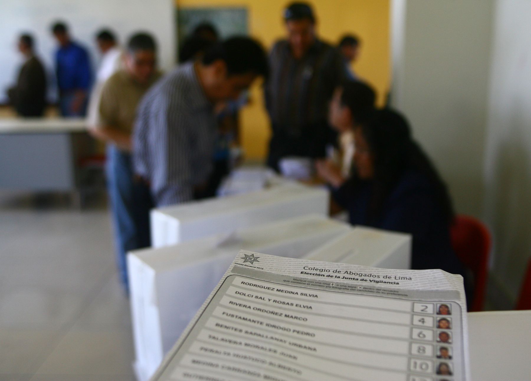 Miles De Abogados Asisten A Votar Para Elegir A Nuevo Decano Del CAL