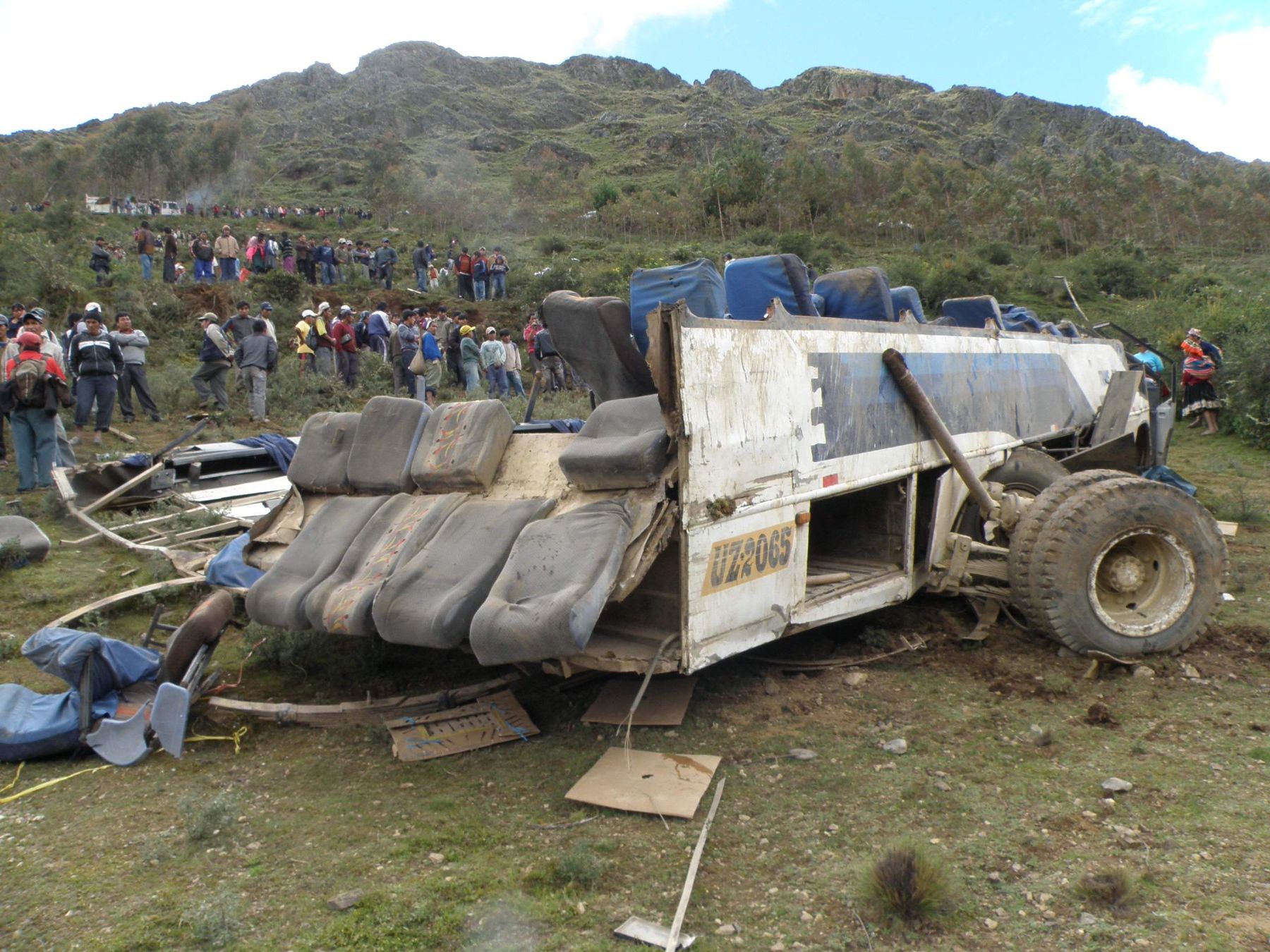 Al menos 6 muertos dejó la caída de bus interprovincial a un abismo en