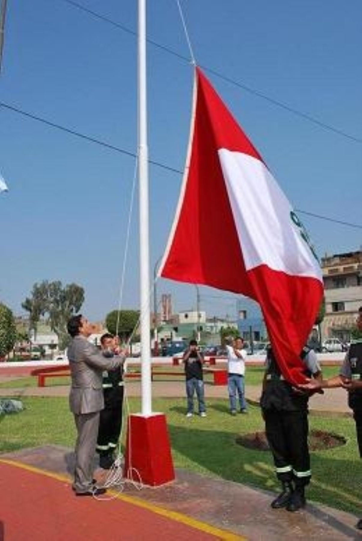 Con Izamiento De La Bandera San Mart N De Porres Inicia Festejos Por