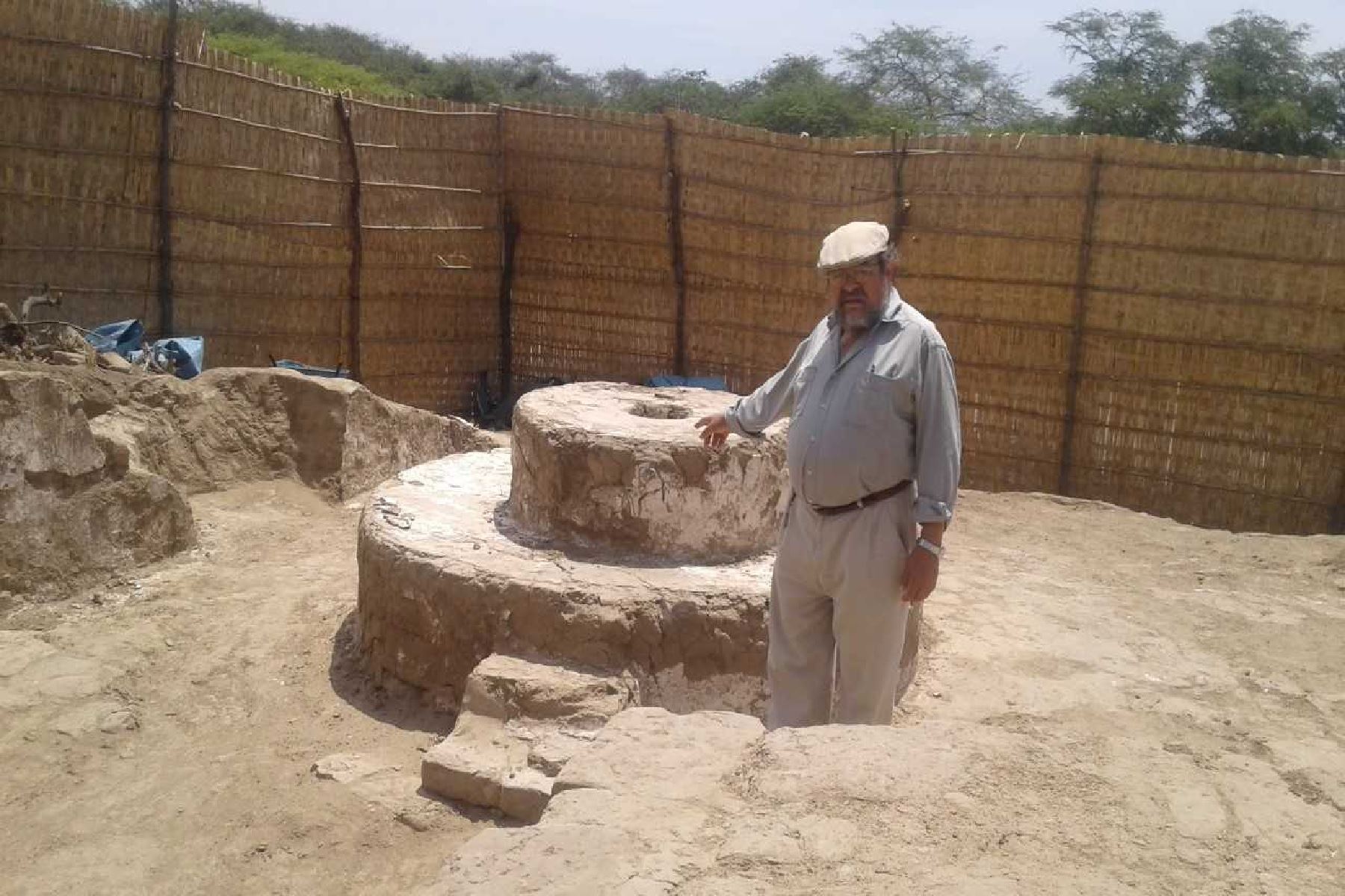 El equipo de arqueólogos está dirigido por el investigador Walter Alva.
