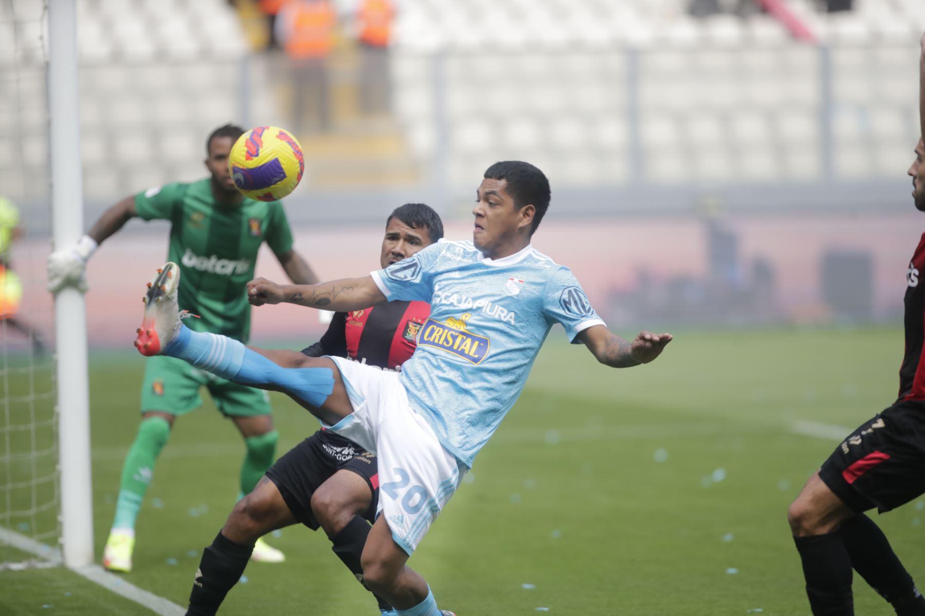 Melgar derrotó 2 a 0 a Sporting Cristal y jugará la final con Alianza