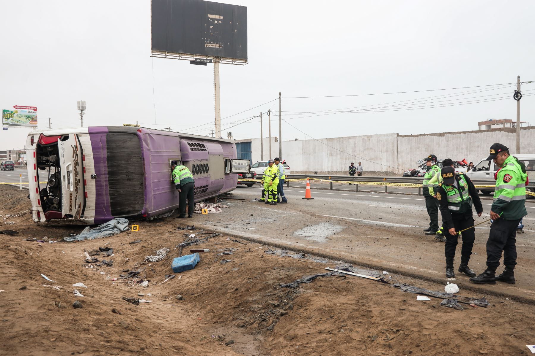 Video Al Menos Cuatro Fallecidos Y Heridos Por Volcadura De Bus En