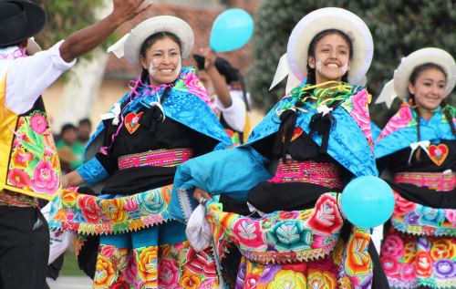 Huaylarsh Conoce La Historia Y Versiones De Esta Exultante Danza Del Valle Del Mantaro Noticias Agencia Peruana De Noticias Andina