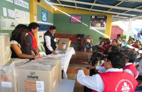 ONPE ya inició el traslado del material electoral a las diversas circunscripciones electorales.