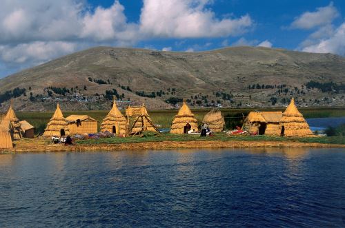 El emblemático lago Titicaca figura también entre los destinos top más hermosos de América.