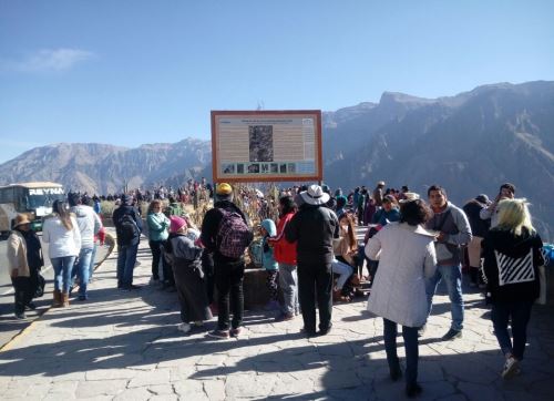 El mayor número de visitantes que llega al valle del Colca son turistas nacionales.