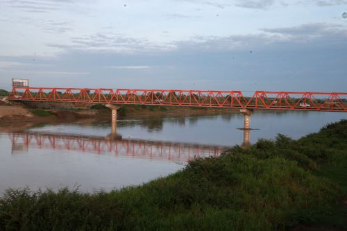 Las lluvias intensas en las zonas altas favorecieron la crecida del caudal del río Tumbes.