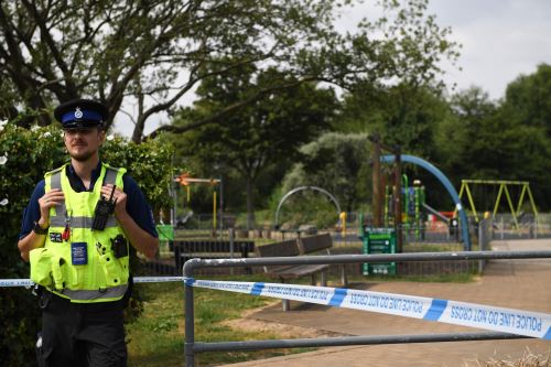 Policía británica resguarda parque en Amesbury