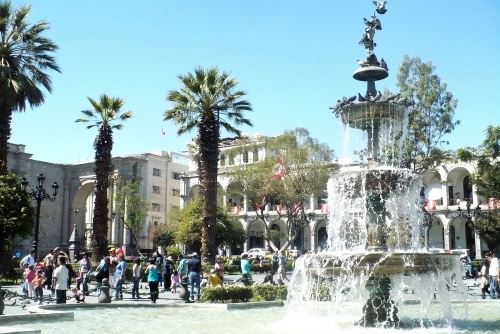 La pileta de la plaza de Armas de Arequipa, conocida como Tuturutu, fue construida durante la colonia.