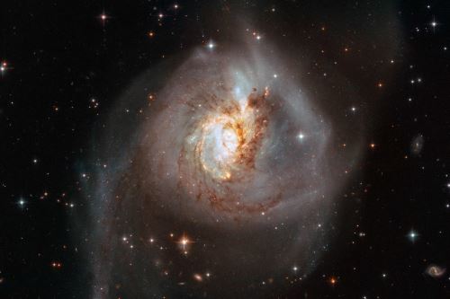 Galaxia NGC 3256 mostrada por el Telescopio Espacial Hubble de NASA y de la Agencia Espacial Europea