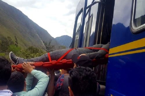 Pasajeros heridos en choque de trenes a Machu Picchu reciben atención en clínica de Cusco.