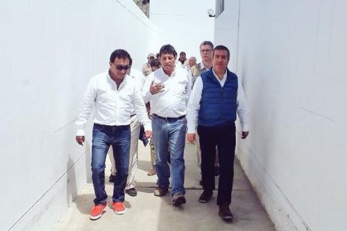 Ministro de la Producción, Raúl Pérez-Reyes visitó los desembarcaderos pesqueros de Yacila y Paita, en Piura.