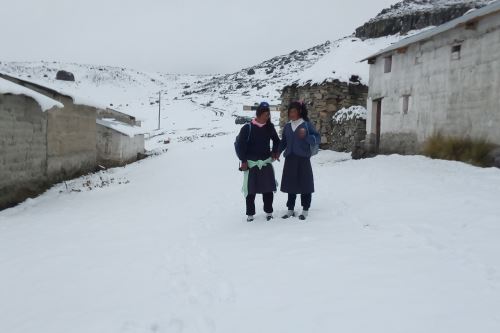 Comunidades altas de Angaraes sufren por el descenso de la temperatura.