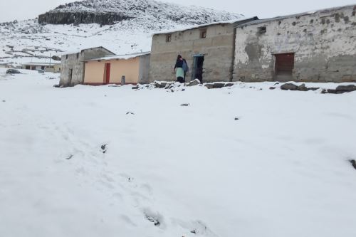 Huancavelica recolecta ayuda a favor de los pobladores afectados por heladas.