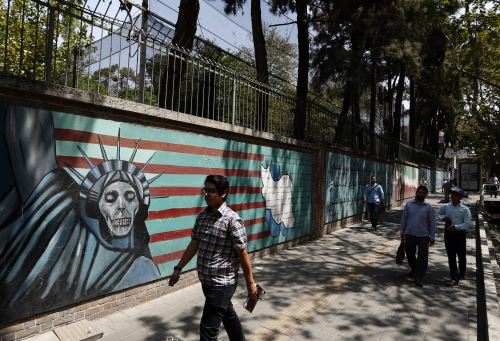 Murales en la embajada de EEUU en Teherán