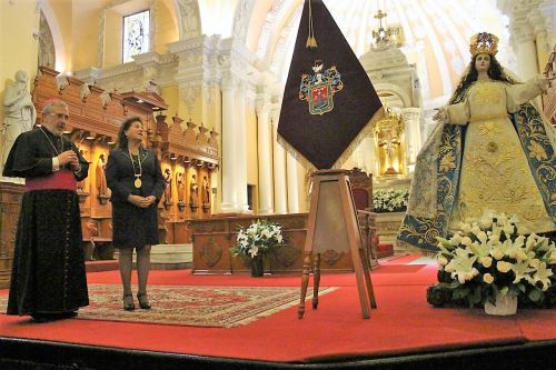 Estandarte de Arequipa permanecerá en custodia en la Catedral.