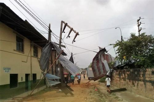 Vientos fuertes causaron daños materiales de consideración en la ciudad de Iquitos.