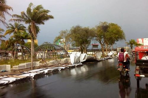 Vientos fuertes causaron daños materiales de consideración en la ciudad de Iquitos.