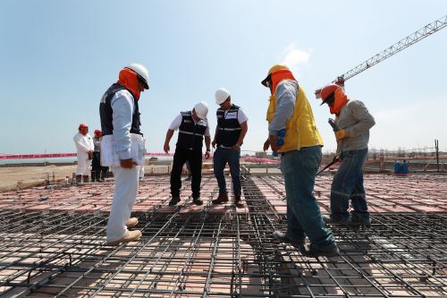 Especialistas del Pronis inspeccionaron las obras en el Hospital de Pacasmayo.