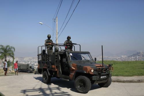 Militares realizan operativo en favela