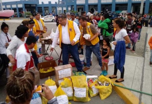 Organizaciones civiles brindan ayuda humanitaria a venezolanos.