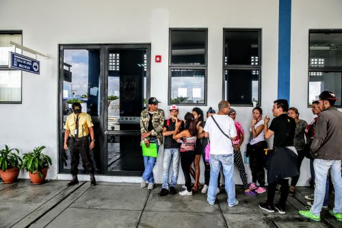 Los venezolanos tienen que cumplir con la exigencia de presentar su pasaporte antes de ingresar al Perú.