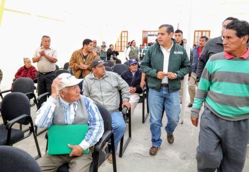 Ministro de Agricultura, Gustavo Mostajo, se reunió con representantes de juntas de usuarios de La Libertad.