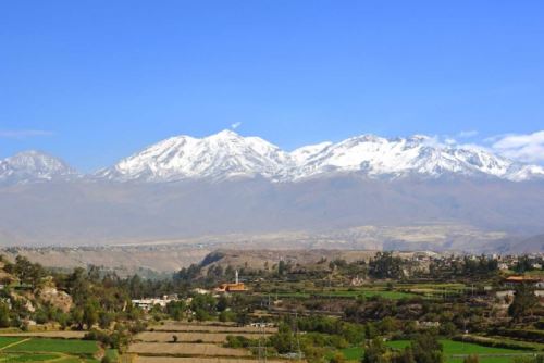 El Instituto de InvestigaciÃ³n AstronÃ³mico Aeroespacial de la UNSA instalarÃ¡ equipos en los volcanes para realizar mediciÃ³n.