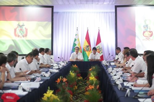 Presidentes de Perú, Martín Vizcarra, y de Bolivia, Evo Morales, se reunieron en el vecino país.