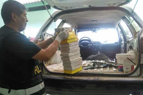 Droga se hallaba escondida dentro de la carrocería del vehículo intervenido en Puno.