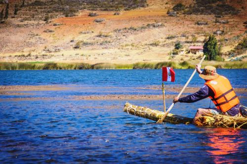 Pobladores de San Nicolás ofrecen paseos en bote y pesca a los visitantes.