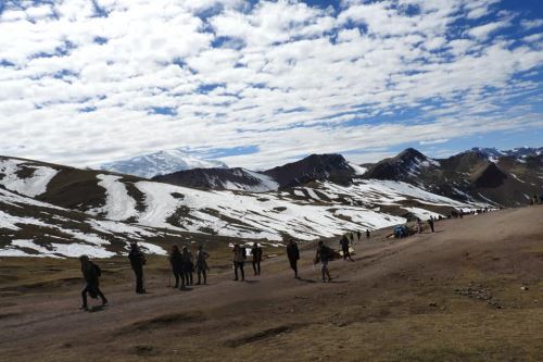 Pobladores de comunidades se enfrentaron por la administración de la ruta turística a Vinicunca.