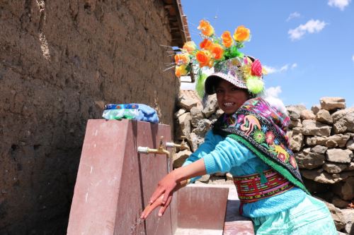 Solo el 47 % de hogares accede a agua segura en el área urbana y 1.7 % en la rural. 