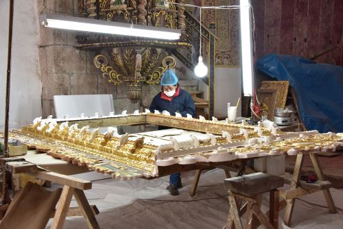 Especialistas restauran obras de arte del templo San Juan Bautista de Coporaque, ubicado en la región Cusco.