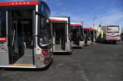 Buses permanecen estacionados durante la huelga general