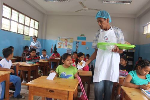 Usuarios del programa Qali Warma de Tumbes probaron el pan de pulpa de plátano con ajonjolí.