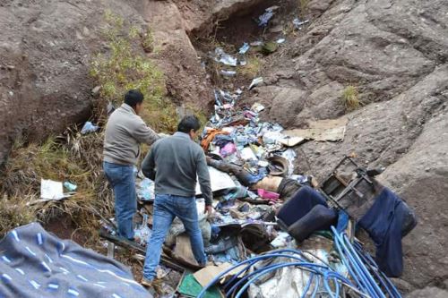 Labores de rescate fueron muy complicadas por la profundidad del abismo al que cayó en bus de la empresa 'María Belén'.