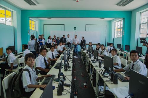 Más de 4,000 escolares de Chepén se benefician con moderno colegio.