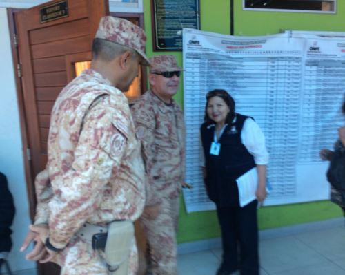 Al menos 12,000 miembros de las Fuerzas Armadas prestaron hoy seguridad al interior de los locales de votación instalados en Arequipa, Moquegua y Tacna.