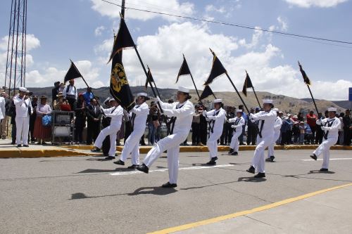 Luego de la ceremonia se realizó un desfile cívico-militar en Puno.