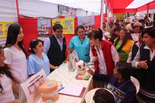 La ministra Pessah supervisó la Feria de la Salud, instalada en el frontis de la Municipalidad Provincial de Mariscal Nieto.