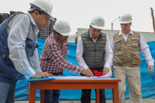 Ministro de la Producción, Raúl Pérez-Reyes, inspeccionó el desembarcadero pesquero artesanal de Ilo, en la región Moquegua.